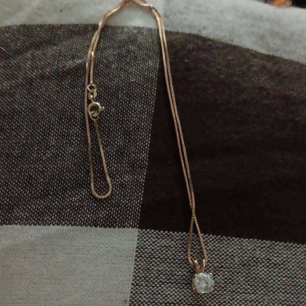 Elegant Gold Necklace with Crystal Pendant
